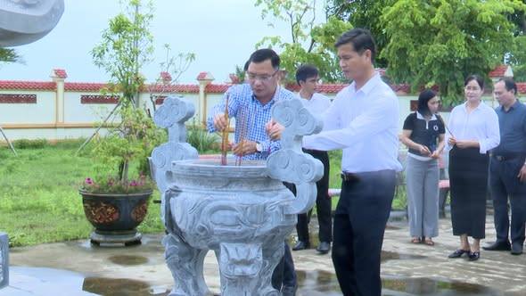 Anh-tin-bai