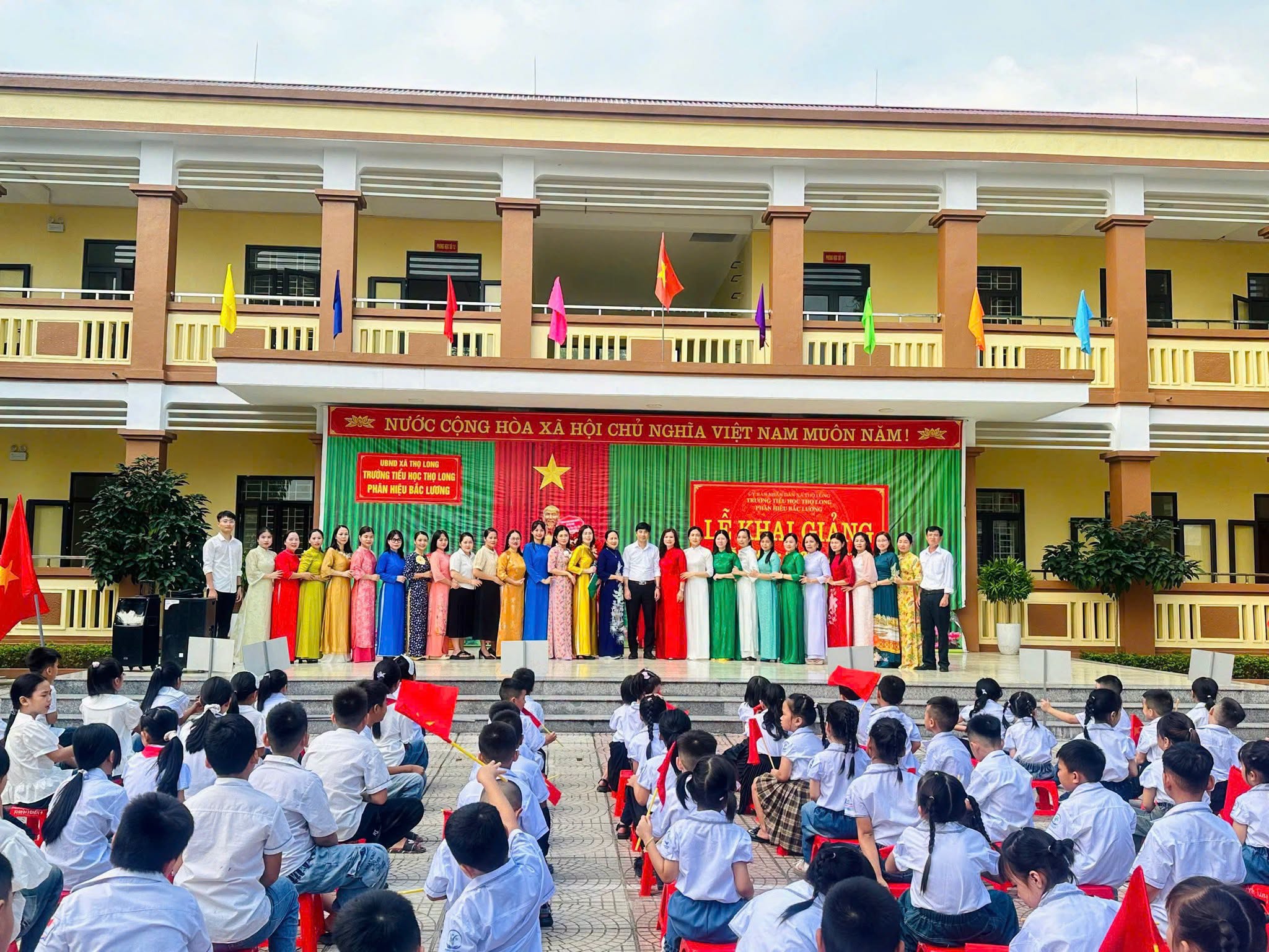 Hơn 5.000 học sinh xã Thọ Long hân hoan bước vào năm học mới