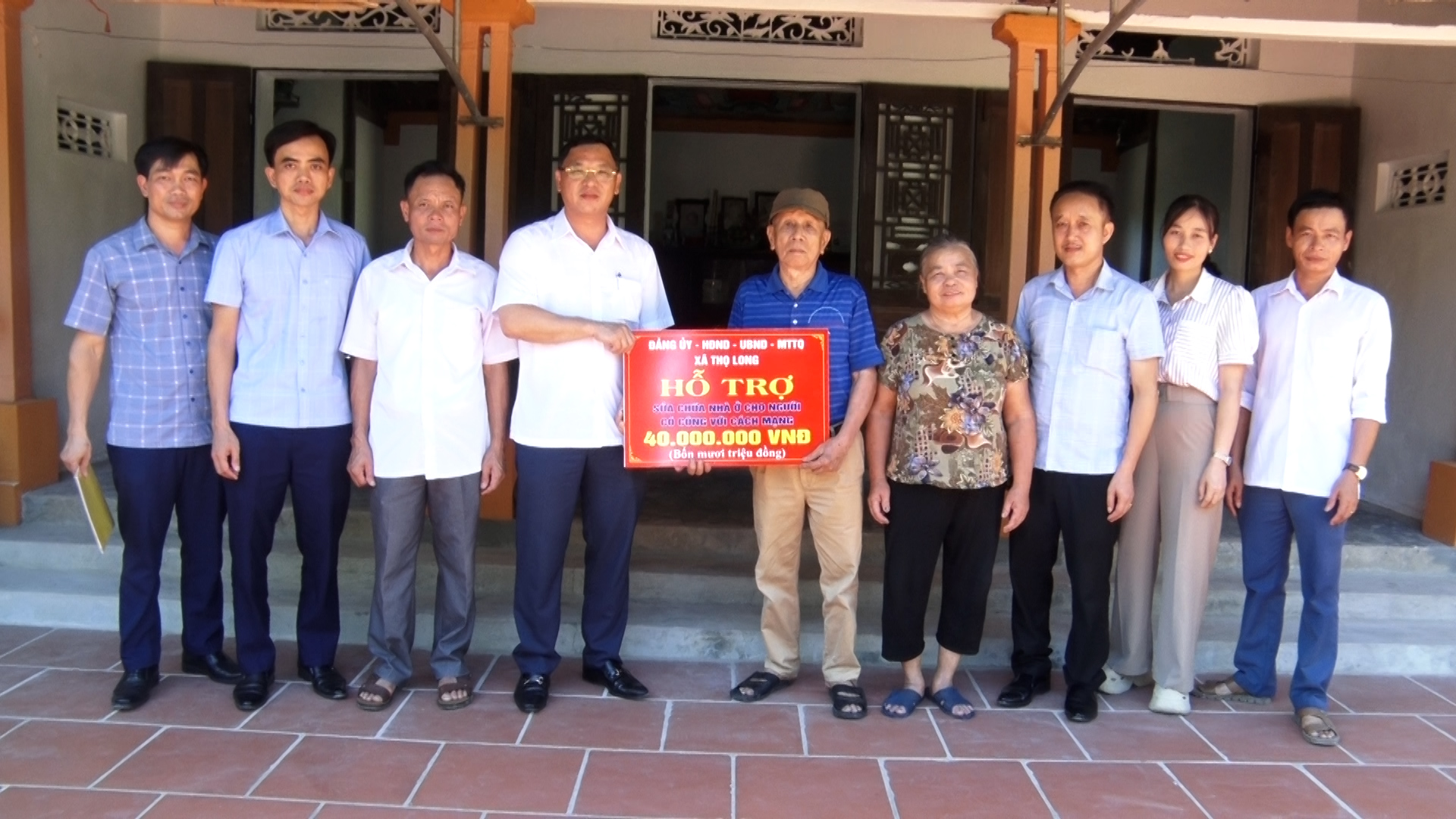 XÃ THỌ LONG TỔ CHỨC TRAO KINH PHÍ HỖ TRỢ NHÀ Ở CHO NGƯỜI CÓ CÔNG VỚI CÁCH MẠNG