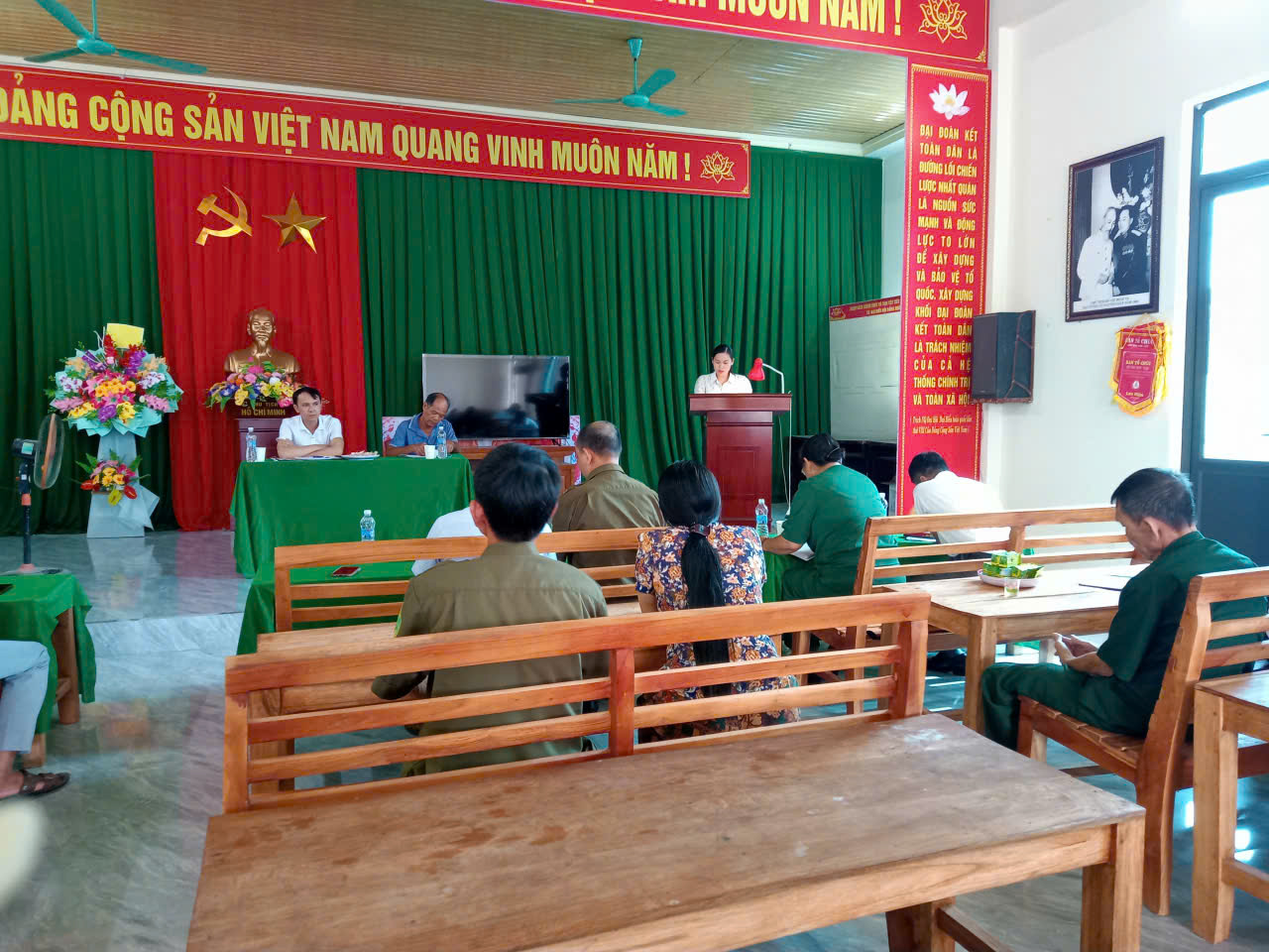 UBND XÃ THỌ LONG TỔ CHỨC BUỔI LÀM VIỆC VỚI THÔN LÀNG DỪA VỀ KẾT QUẢ PHÁT TRIỂN KINH TẾ - XÃ HỘI, AN NINH QUỐC PHÒNG 8 THÁNG ĐẦU NĂM 2025