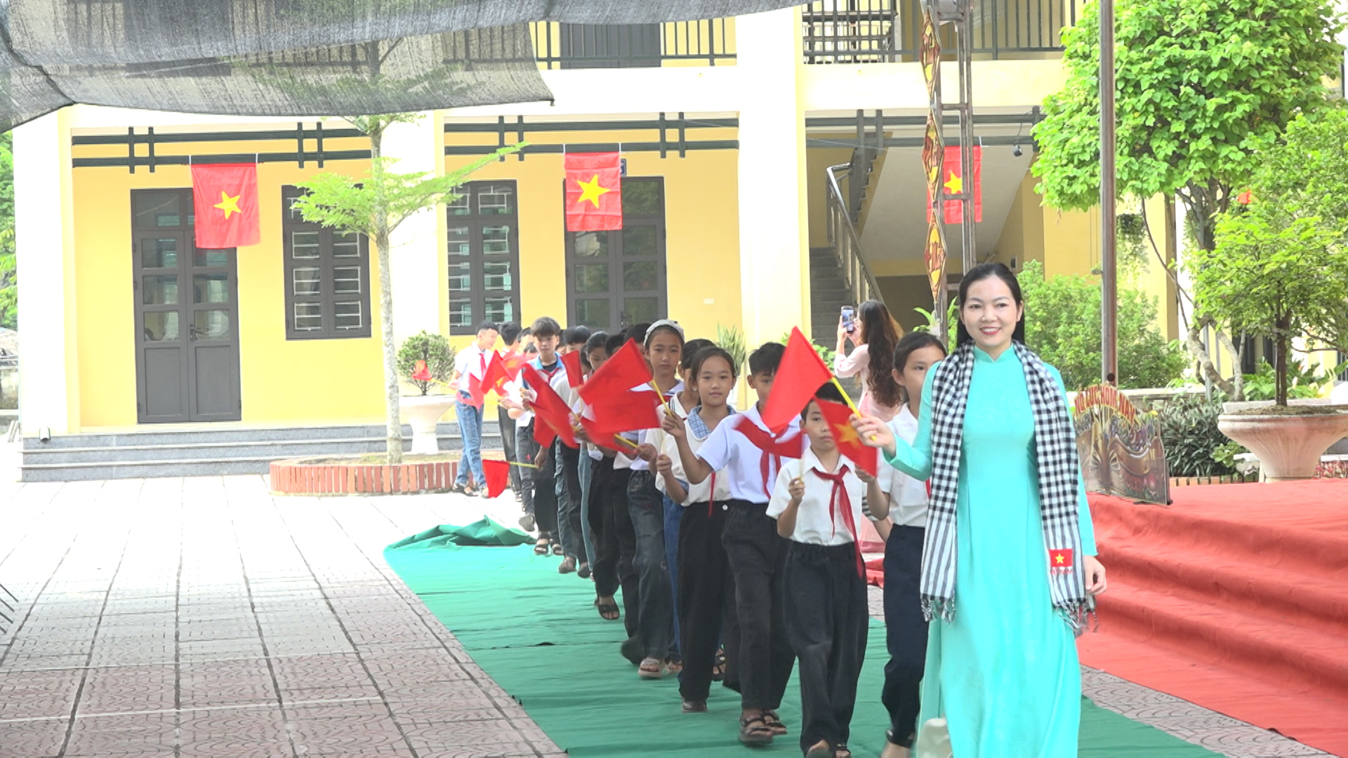 Anh-tin-bai