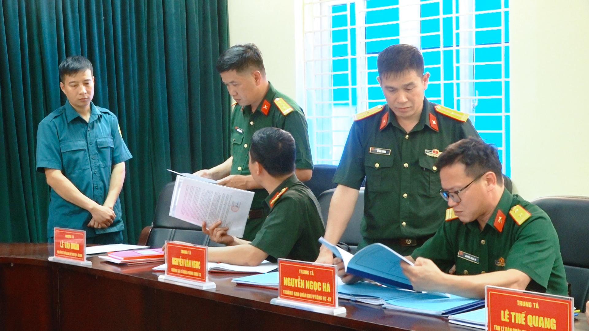 Anh-tin-bai