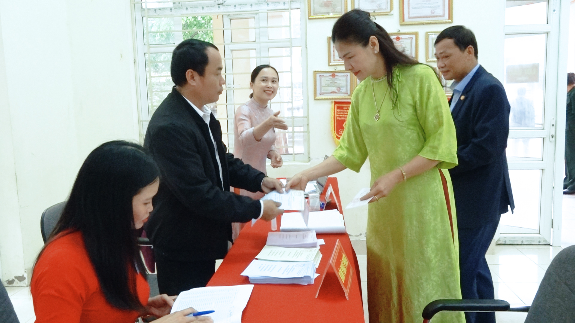 Anh-tin-bai
