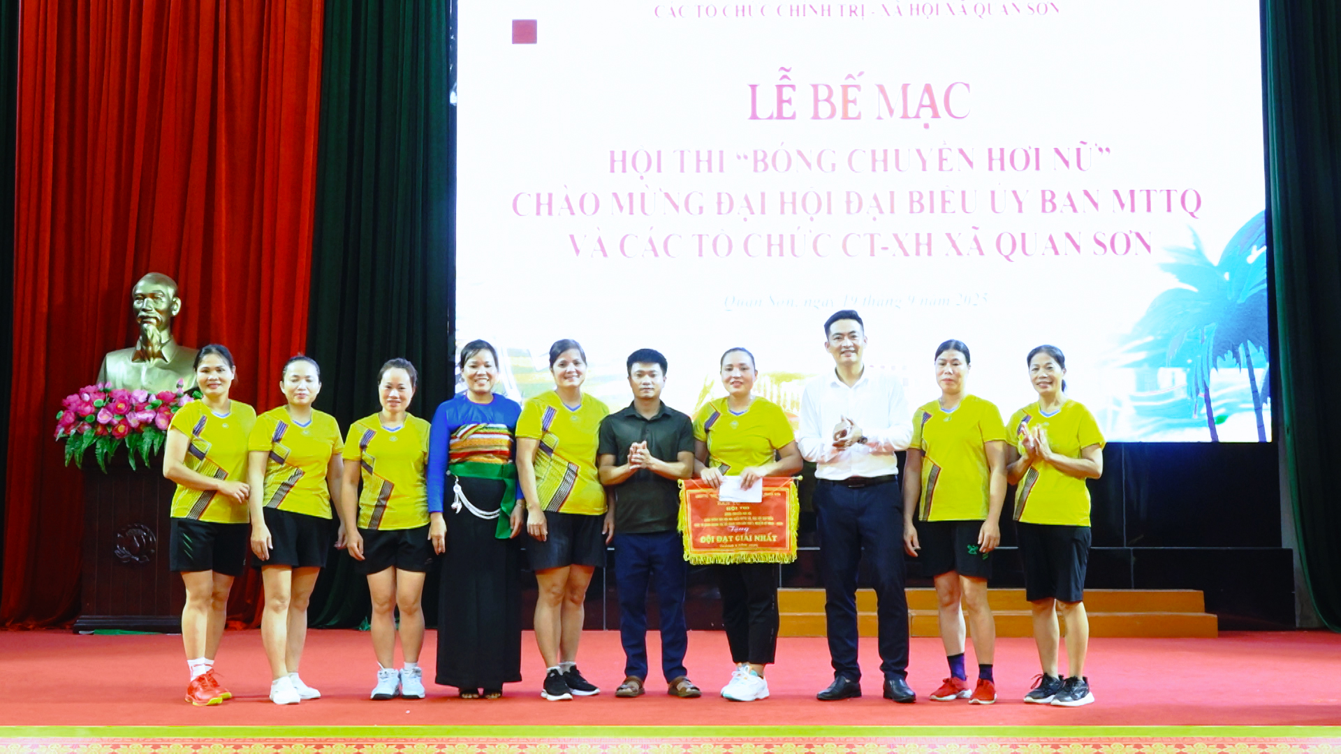Sôi nổi giải bóng chuyền hơi nữ chào mừng Đại hội đại biểu MTTQ và Đại hội đại biểu các Tổ chức chính trị xã Quan Sơn lần thứ I, nhiệm kỳ 2025 - 2030