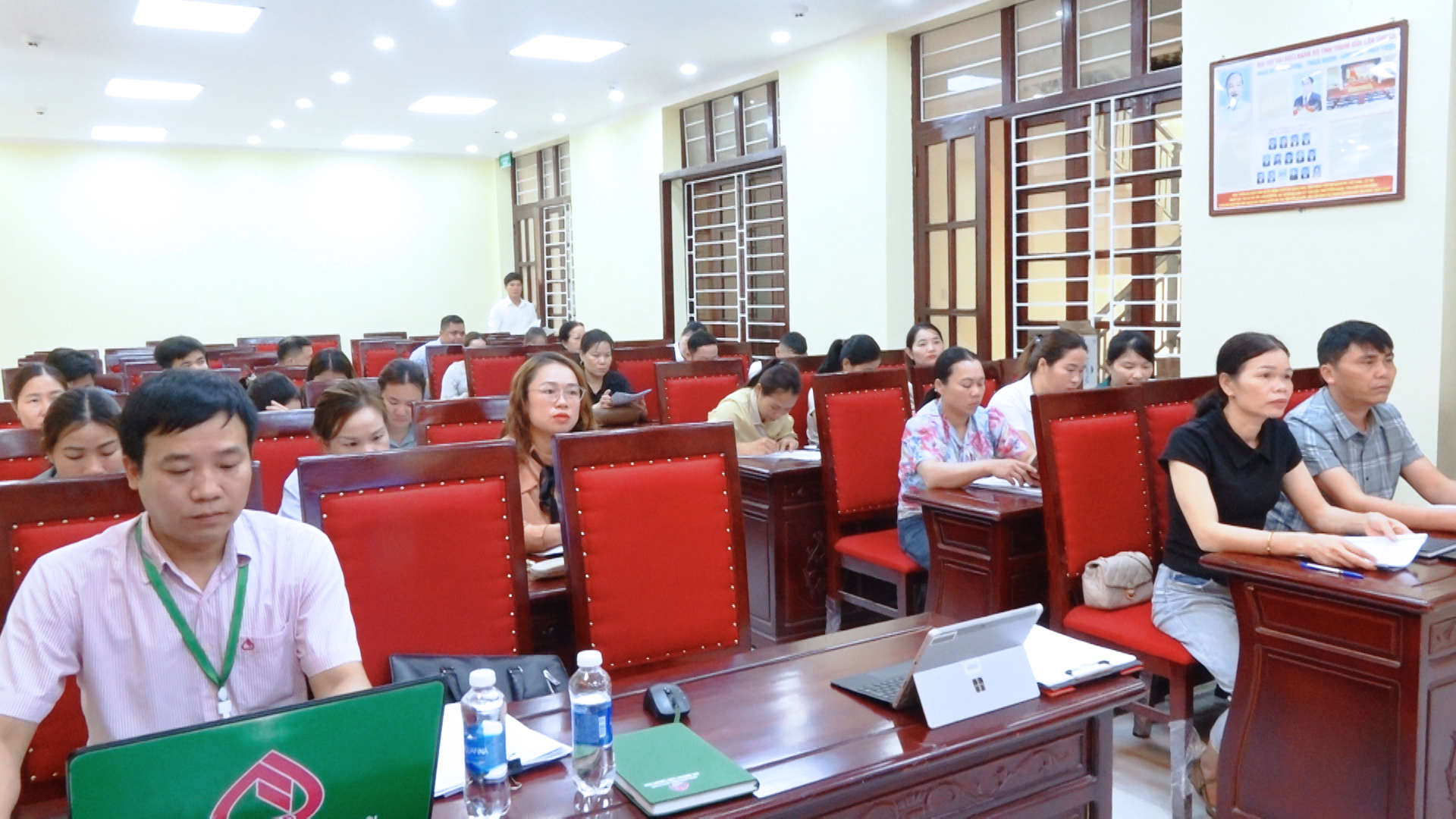 Tập huấn cho cán bộ kiêm nhiệm phối hợp thực hiện tín dụng chính sách xã hội cho ban quản lý Tổ tiết kiệm và vay vốn