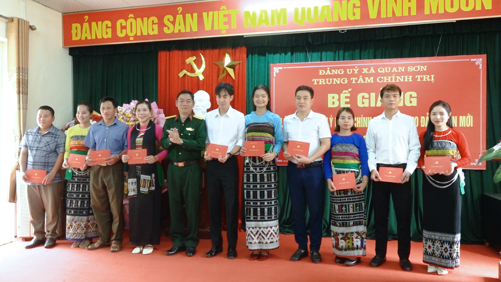Anh-tin-bai