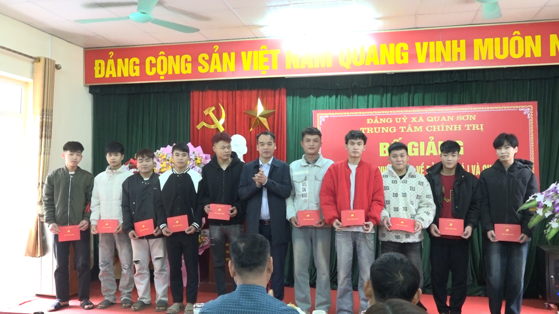 Anh-tin-bai