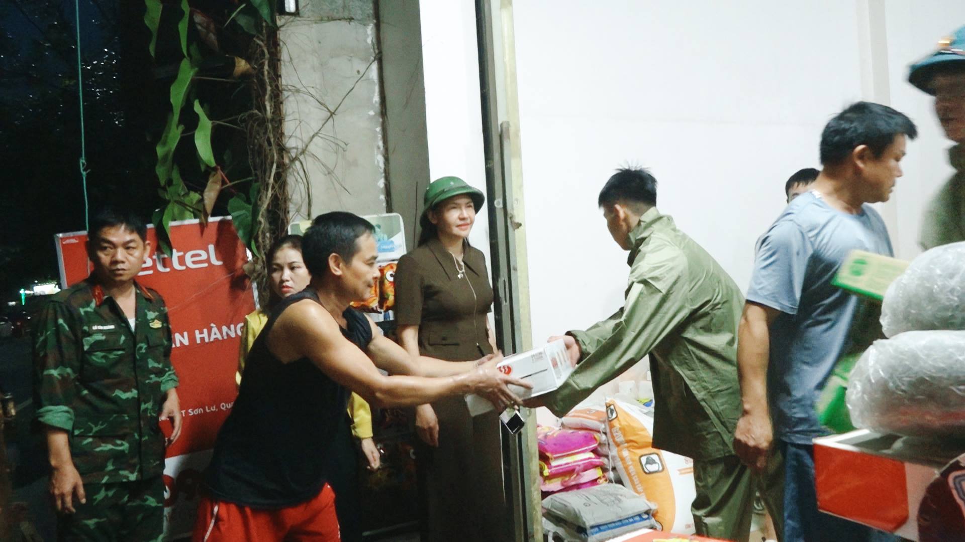 XÃ QUAN SƠN KHẨN TRƯƠNG SƠ TÁN 17 HỘ DÂN DO NGUY CƠ SẠT LỞ ĐẤT TẠI BẢN THANH SƠN  ​