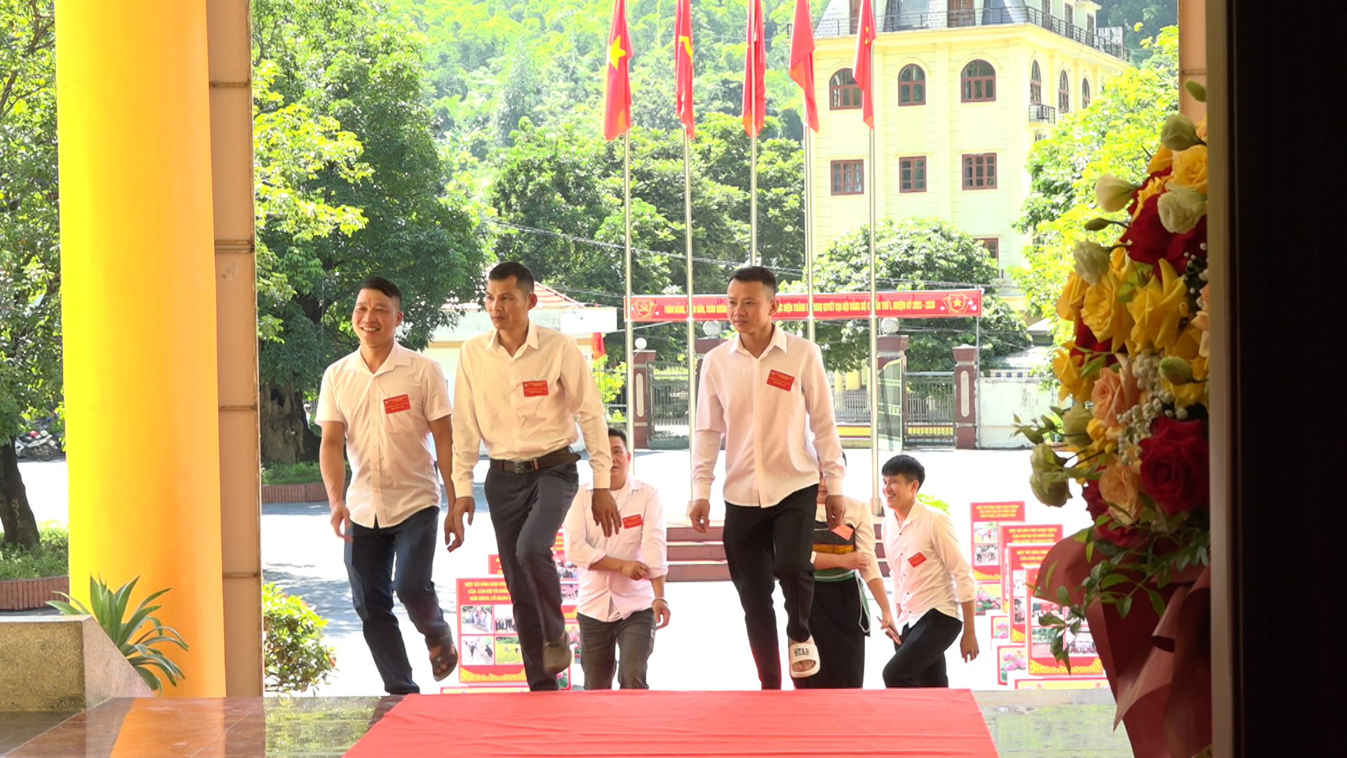 Anh-tin-bai