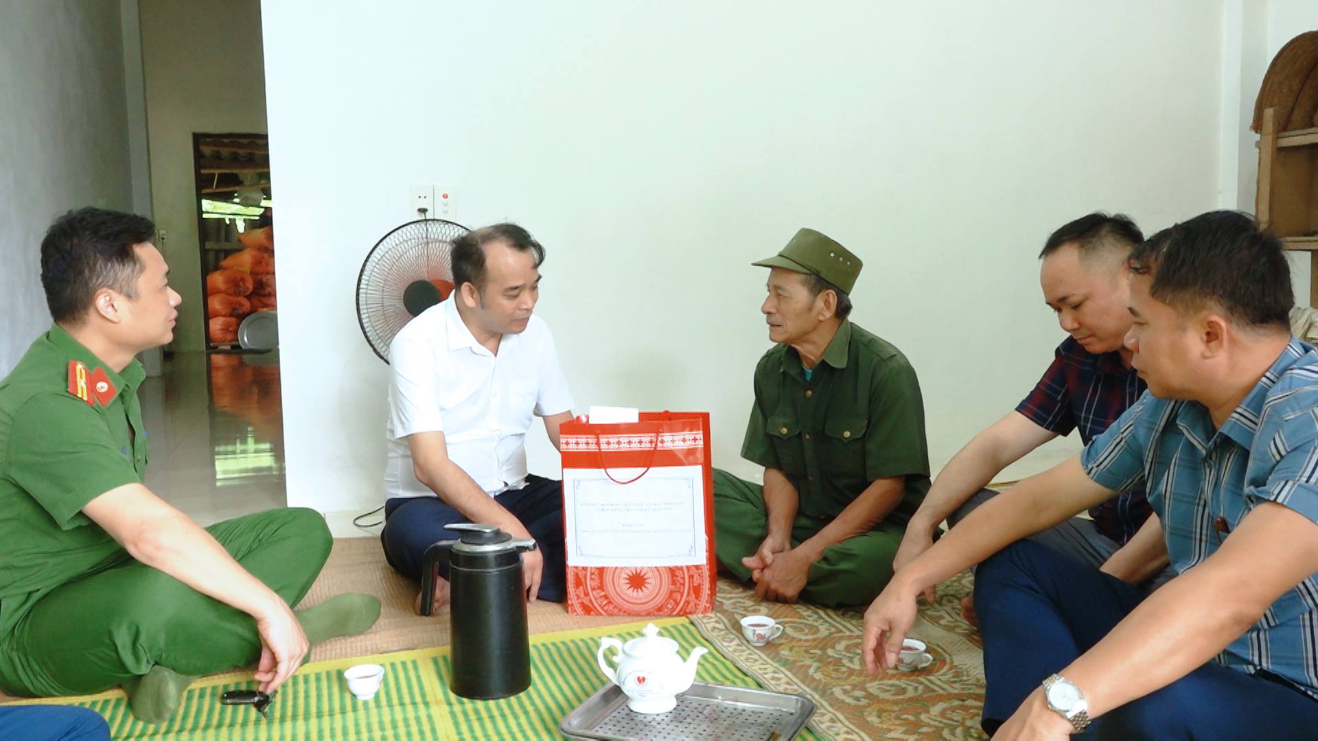 Anh-tin-bai