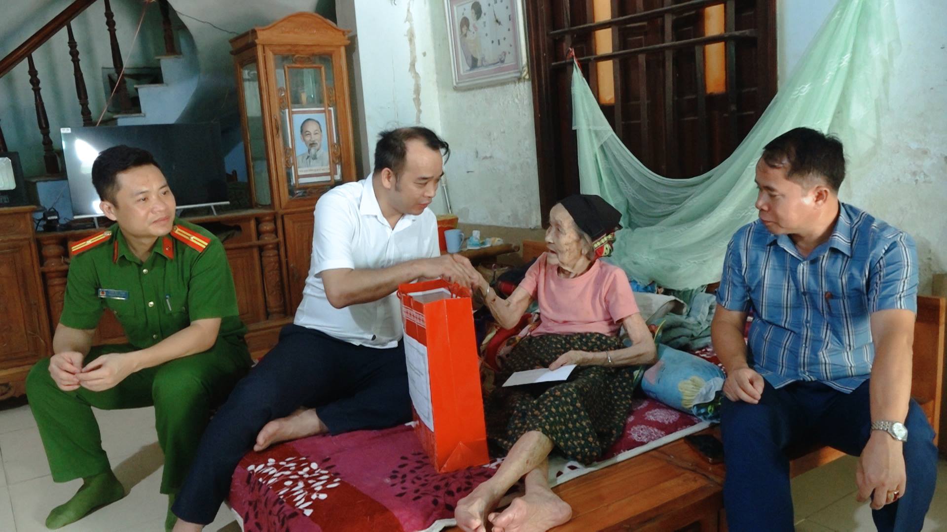 Anh-tin-bai
