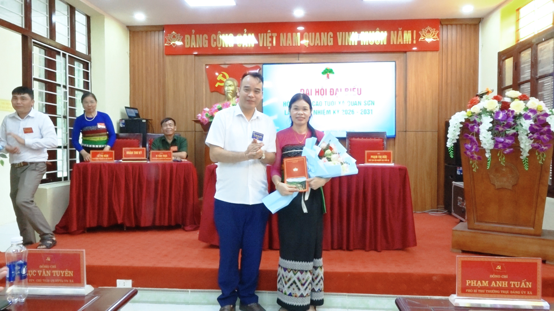 Anh-tin-bai