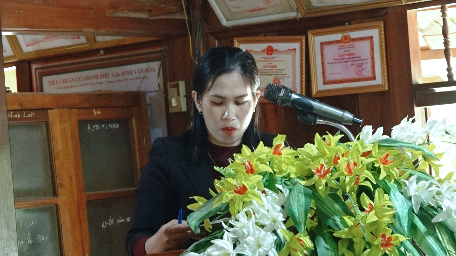 Anh-tin-bai