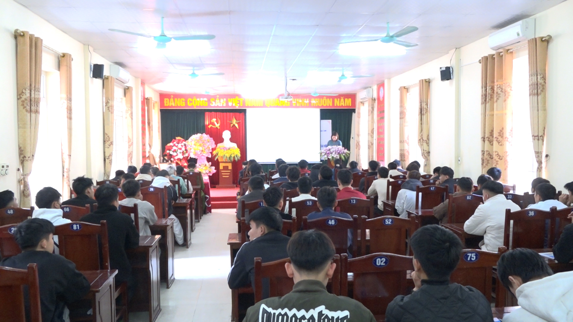 Khai giảng lớp Bồi dưỡng nhận thức về Đảng và Chuyên đề “ Chủ nghĩa yêu nước Việt Nam” cho thanh niên chuẩn bị lên đường nhập ngũ năm 2026