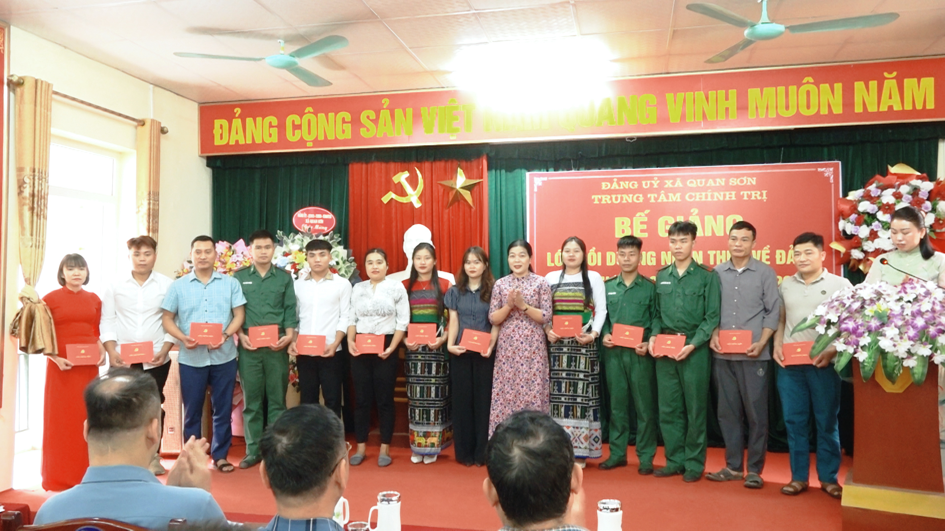 Anh-tin-bai
