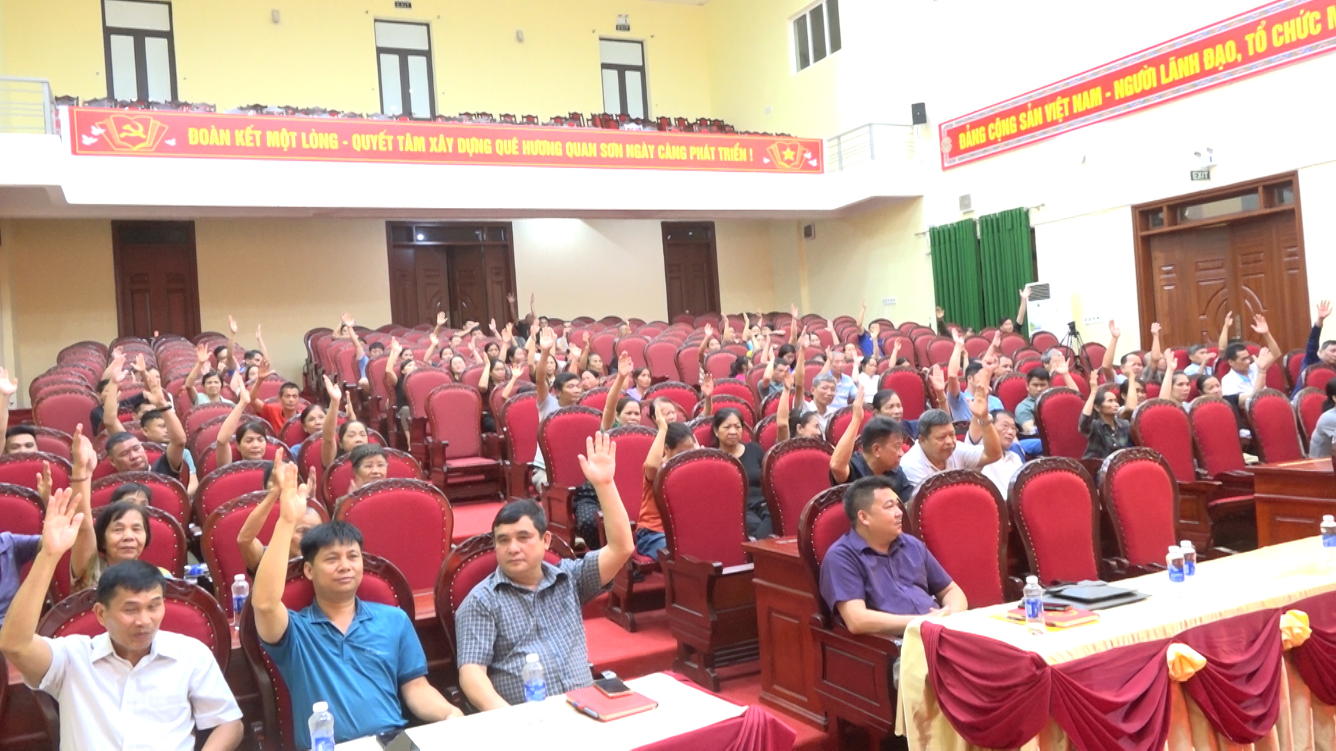 Ban Quản lý Khu phố 4 và Khu phố 5 tổ chức lấy ý kiến của Nhân dân về sáp nhập bản, khu phố