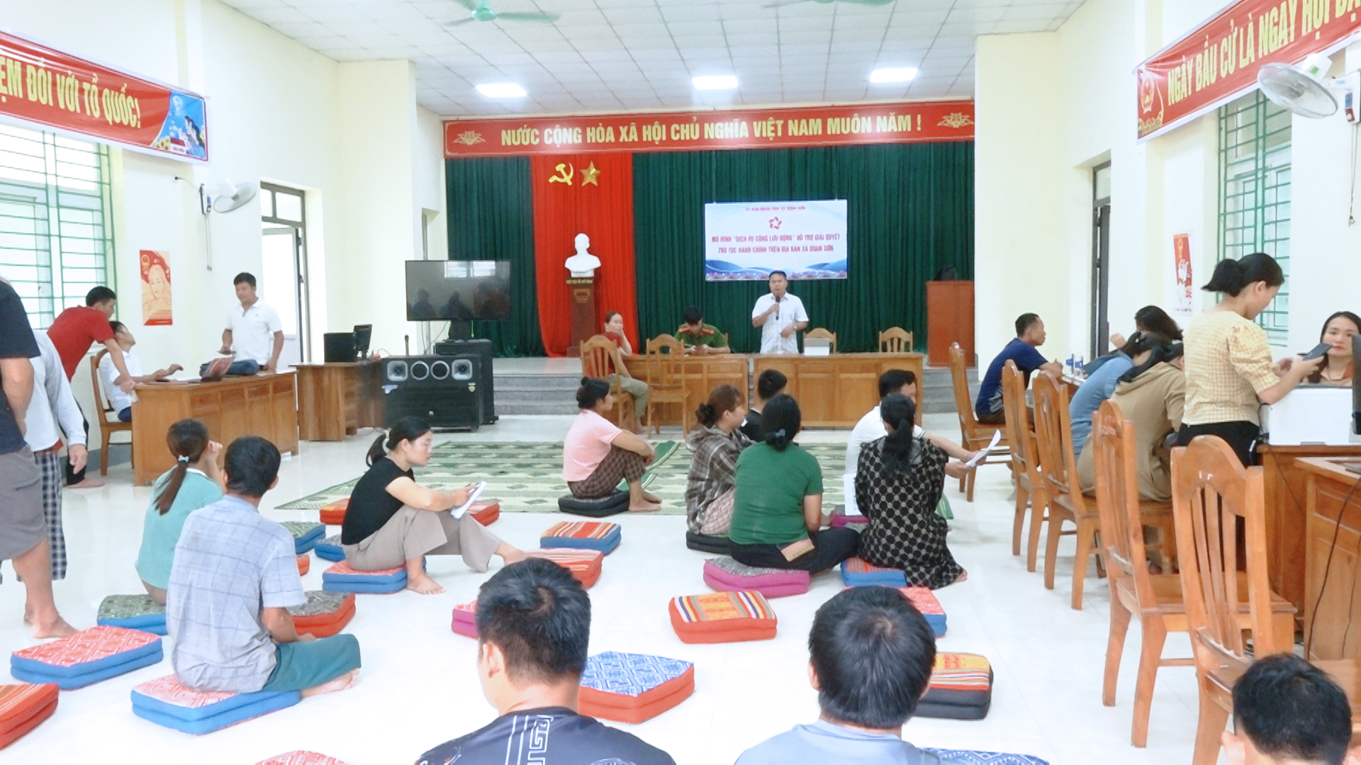 Xã Quan Sơn triển khai mô hình “ Dịch vụ công lưu động” hỗ trợ giải quyết các thủ tục hành chính