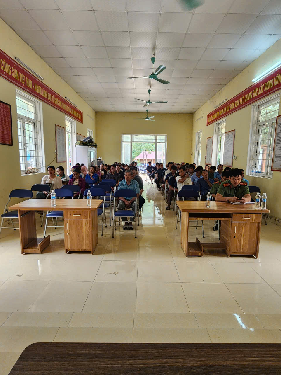 Tổ đại biểu HĐND xã Quan Sơn tiếp xúc cử tri bản Bàng