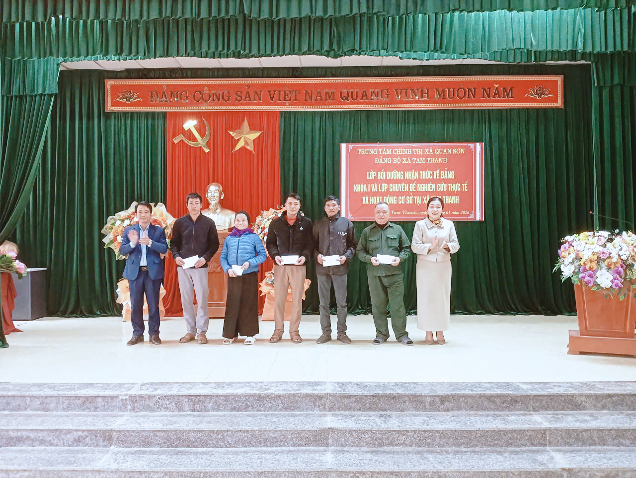 Lớp Bồi dưỡng nhận thức về Đảng khoá I và chuyên đề “Chủ nghĩa yêu nước Việt Nam” năm 2026 tham quan thực tế tại xã Tam Thanh và Khu tái định cư Co Hương