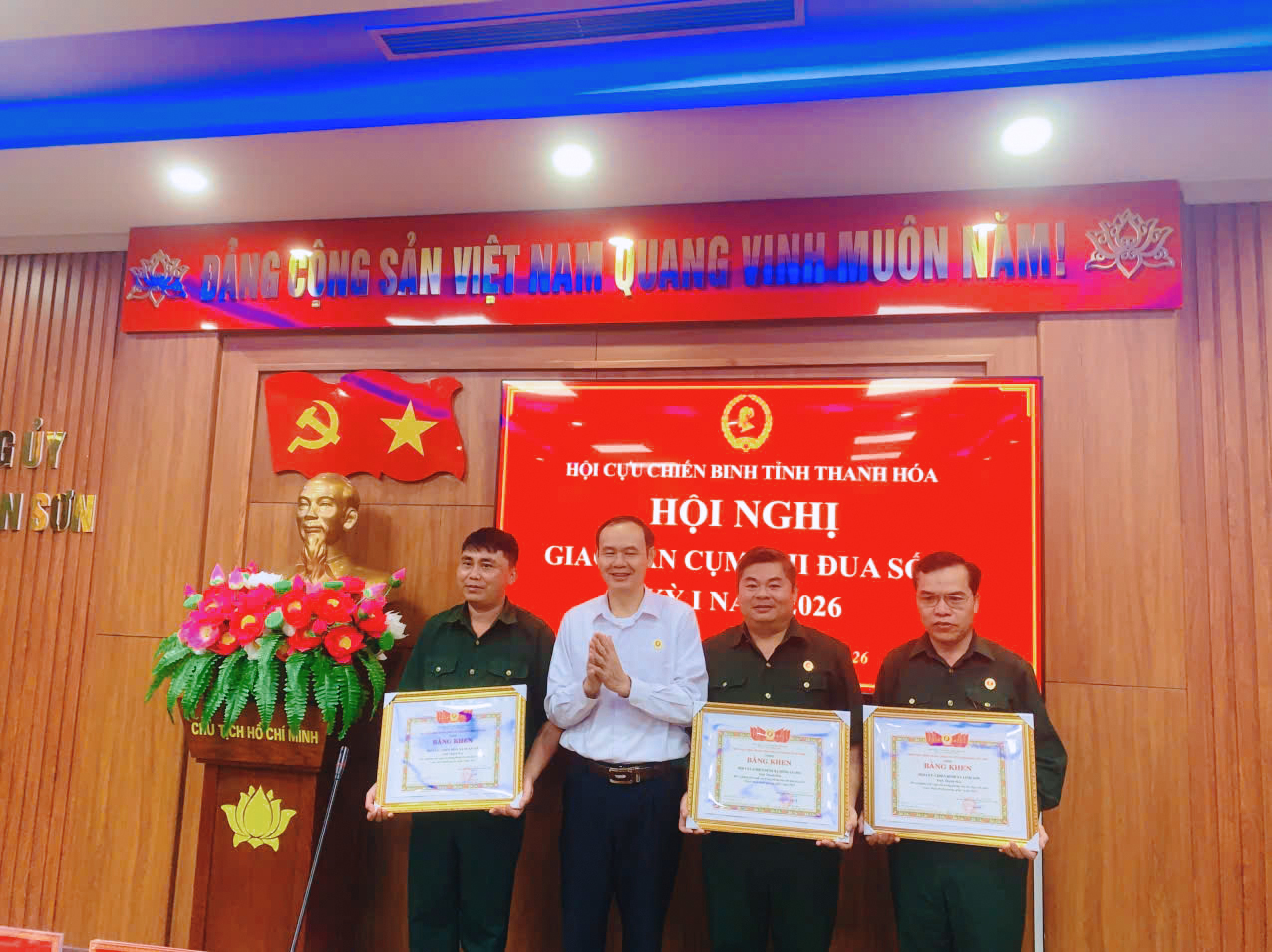 Anh-tin-bai