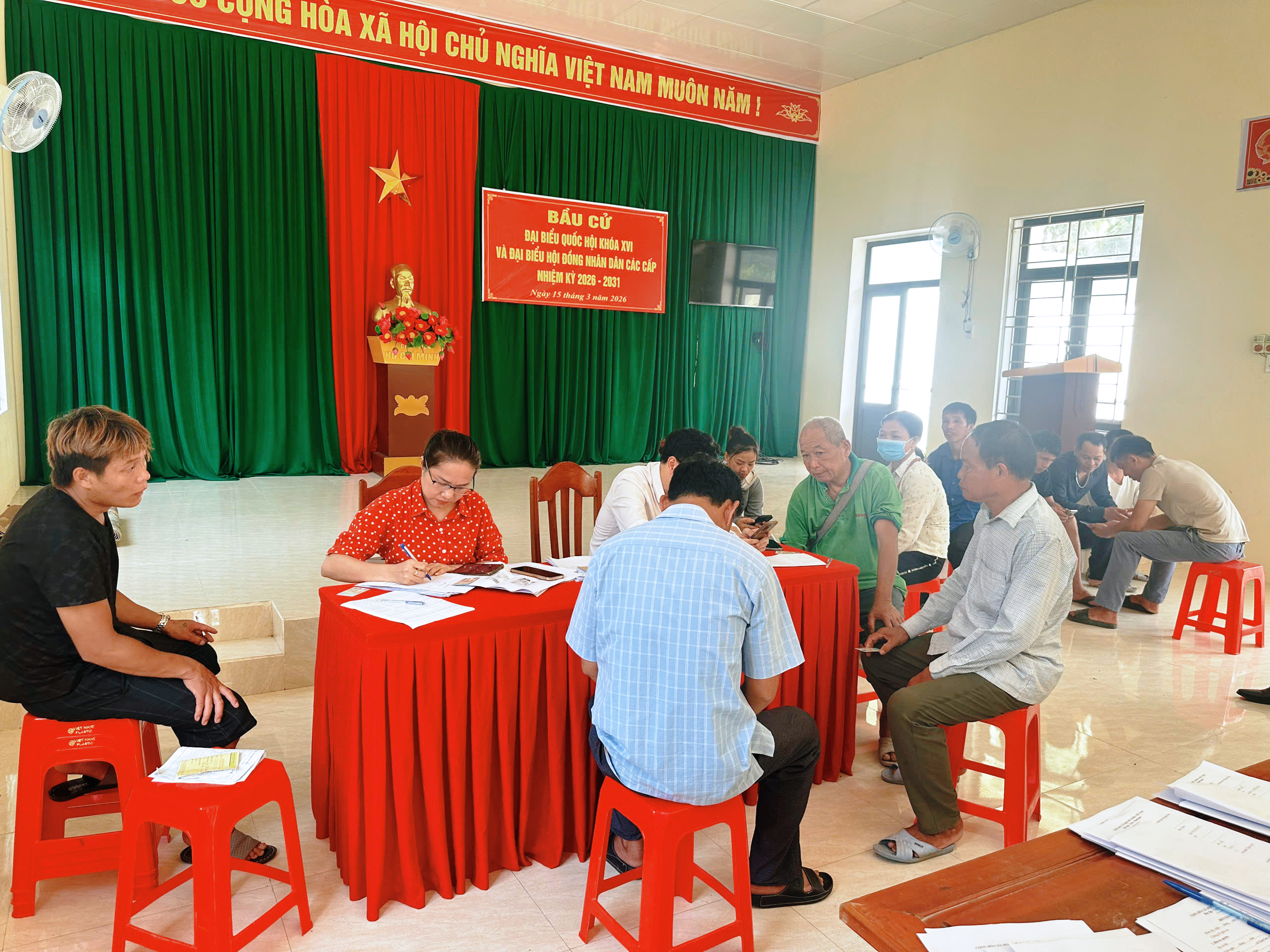 Xã Quan Sơn thành lập các Tổ công tác hỗ trợ mở tài khoản Ngân hàng cho các đối tượng chính sách, bảo trợ, hưu trí xã hội
