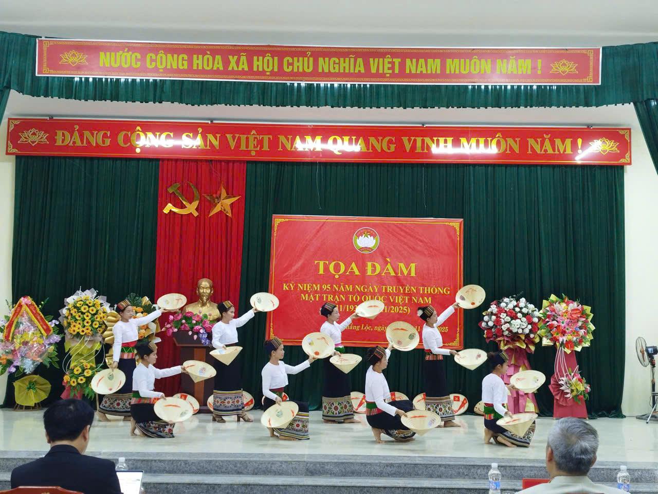 Ban Thường trực Ủy ban MTTQ Việt Nam xã Thắng Lộc tổ chức tọa đàm Kỷ niệm 95 năm ngày thành lập Mặt trận dân tộc thống nhất Việt Nam