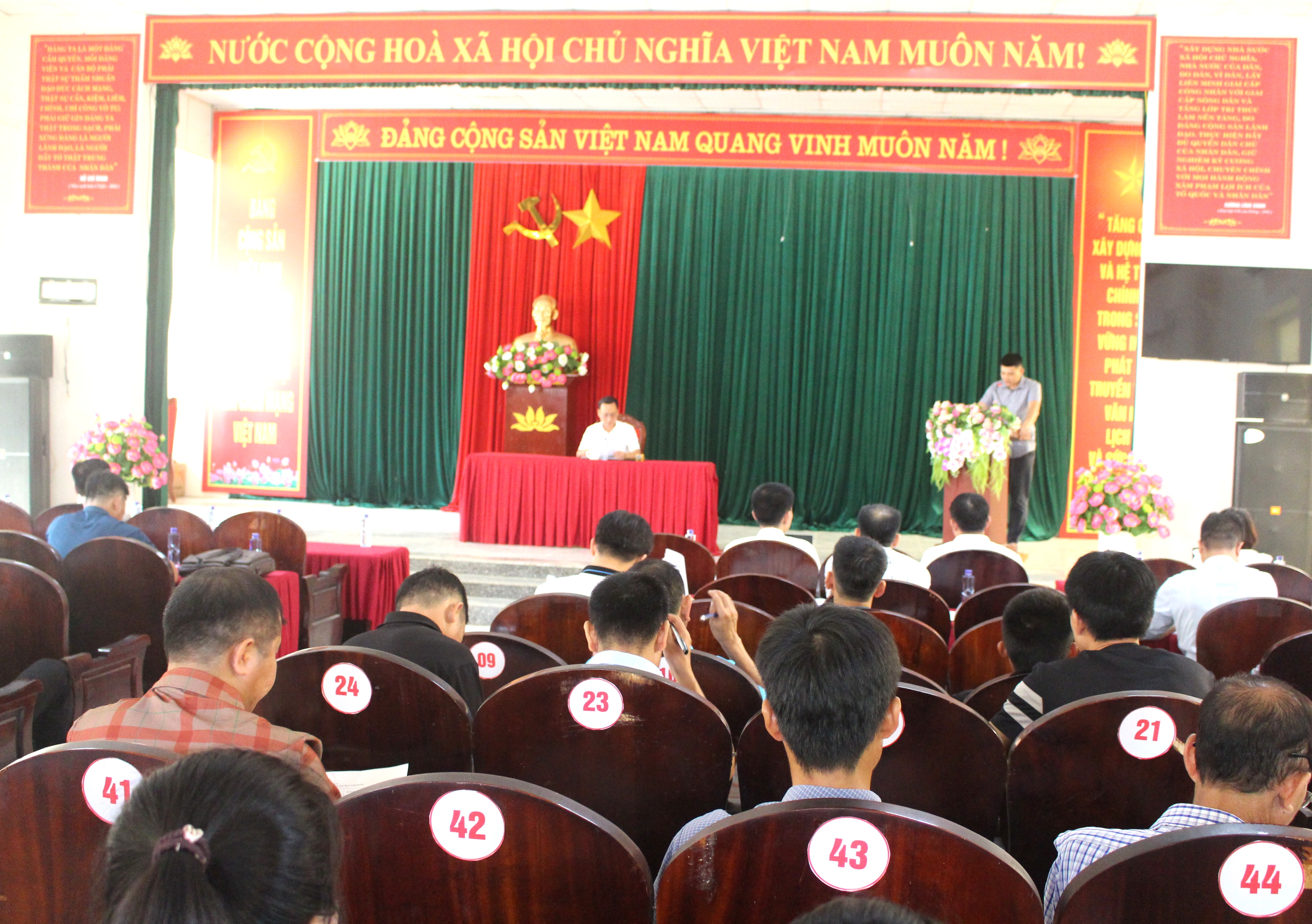 XÃ CỔ LŨNG TỔ CHỨC HỘI NGHỊ TRIỂN KHAI CHI TRẢ CHÍNH SÁCH AN SINH XÃ HỘI KHÔNG DÙNG TIỀN MẶT