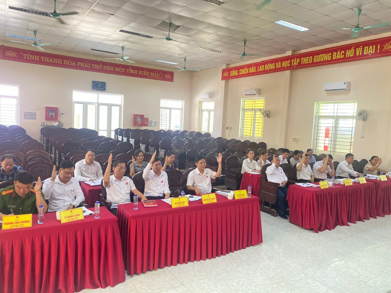HĐND XÃ CỔ LŨNG KHÓA XXIII TỔ CHỨC KỲ HỌP THỨ HAI (KỲ HỌP CHUYÊN ĐỀ)