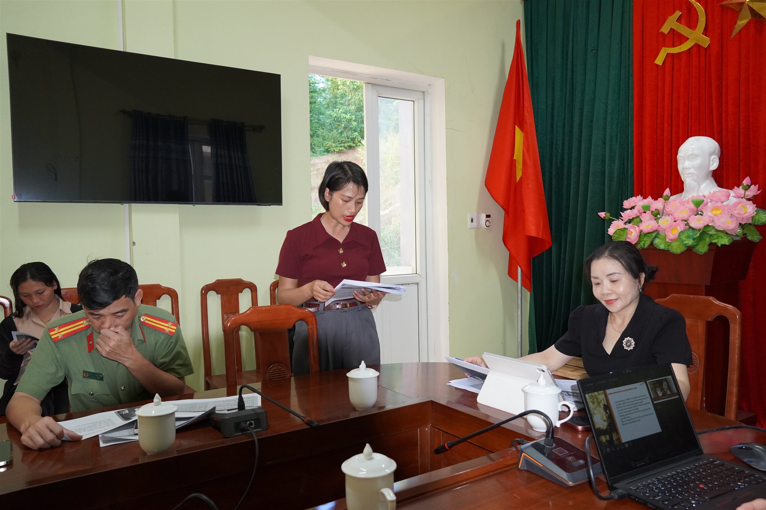 Anh-tin-bai