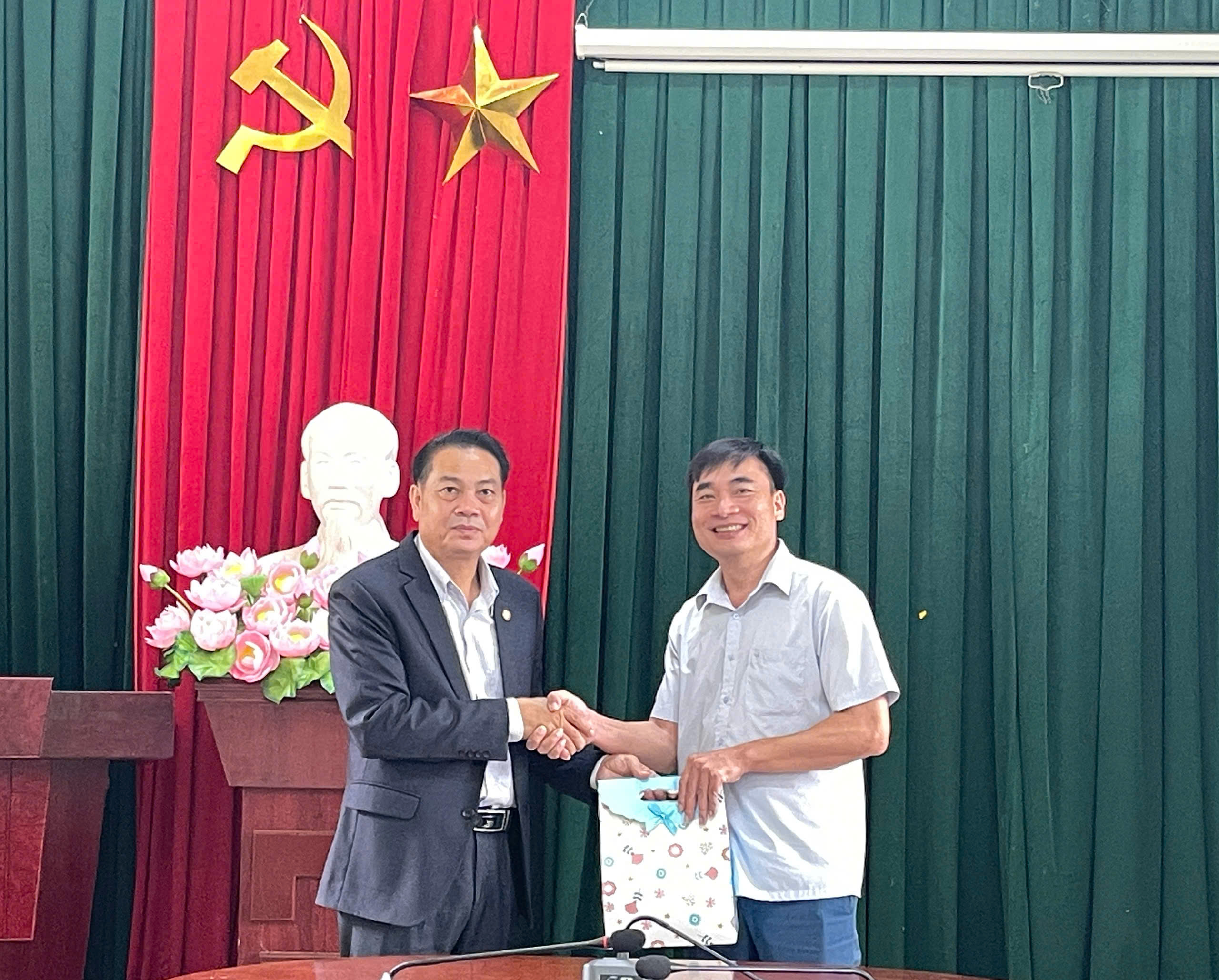 Anh-tin-bai