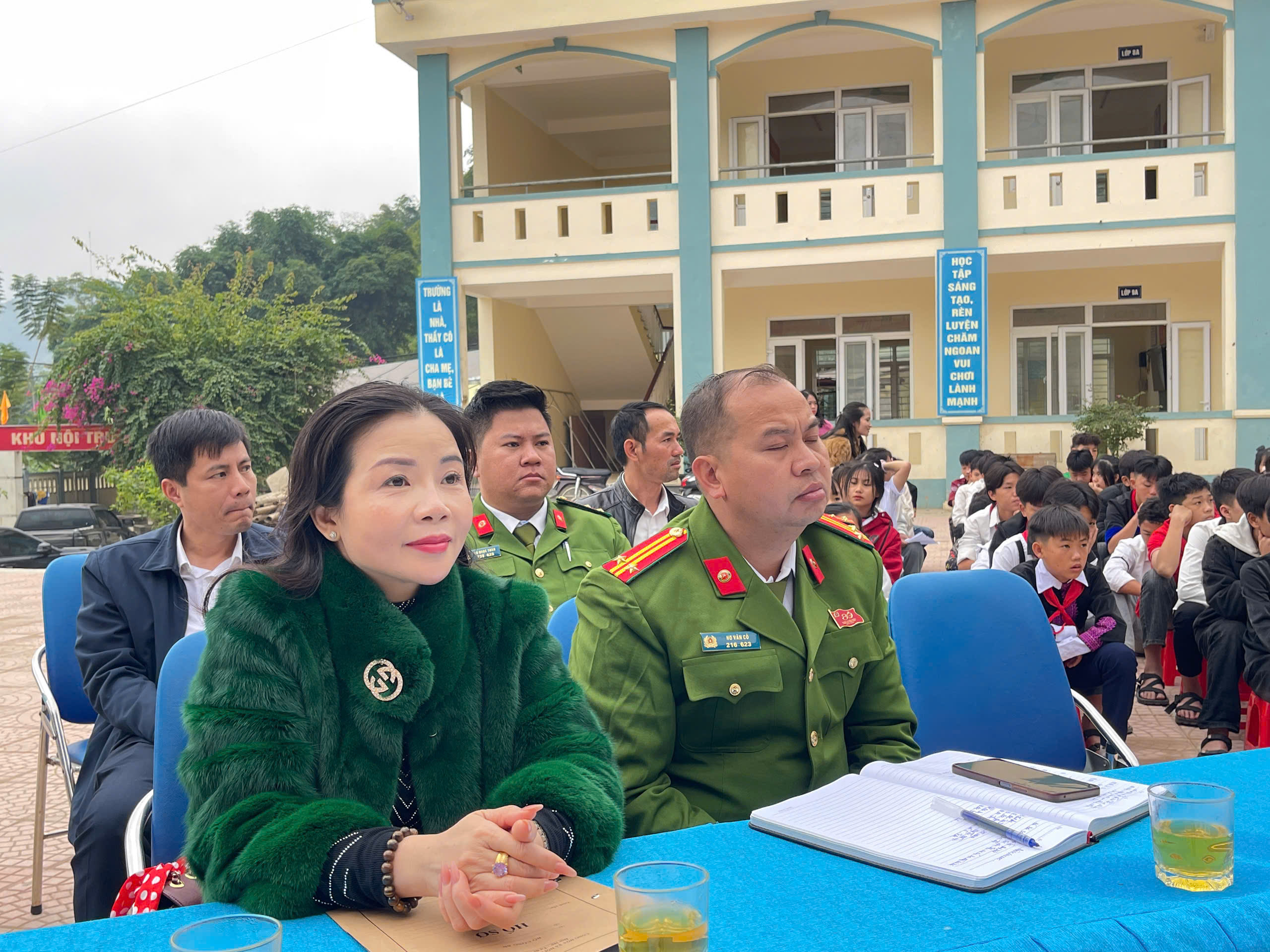 Anh-tin-bai