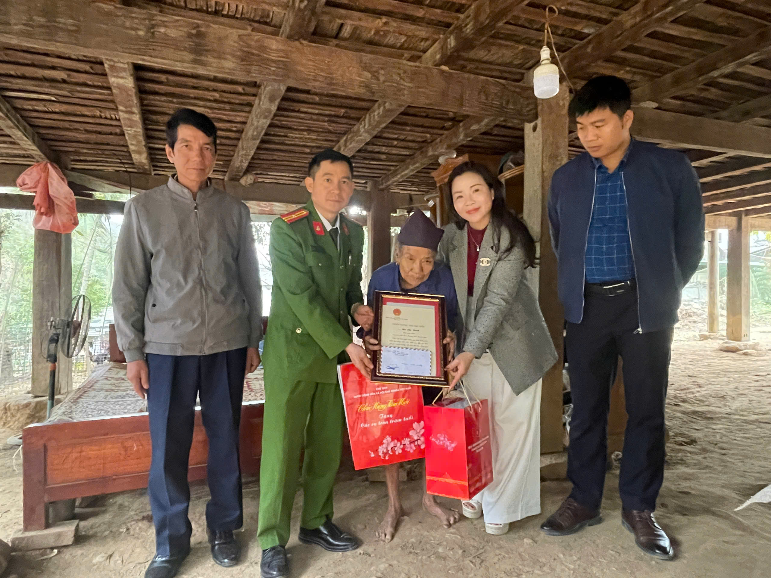 Anh-tin-bai