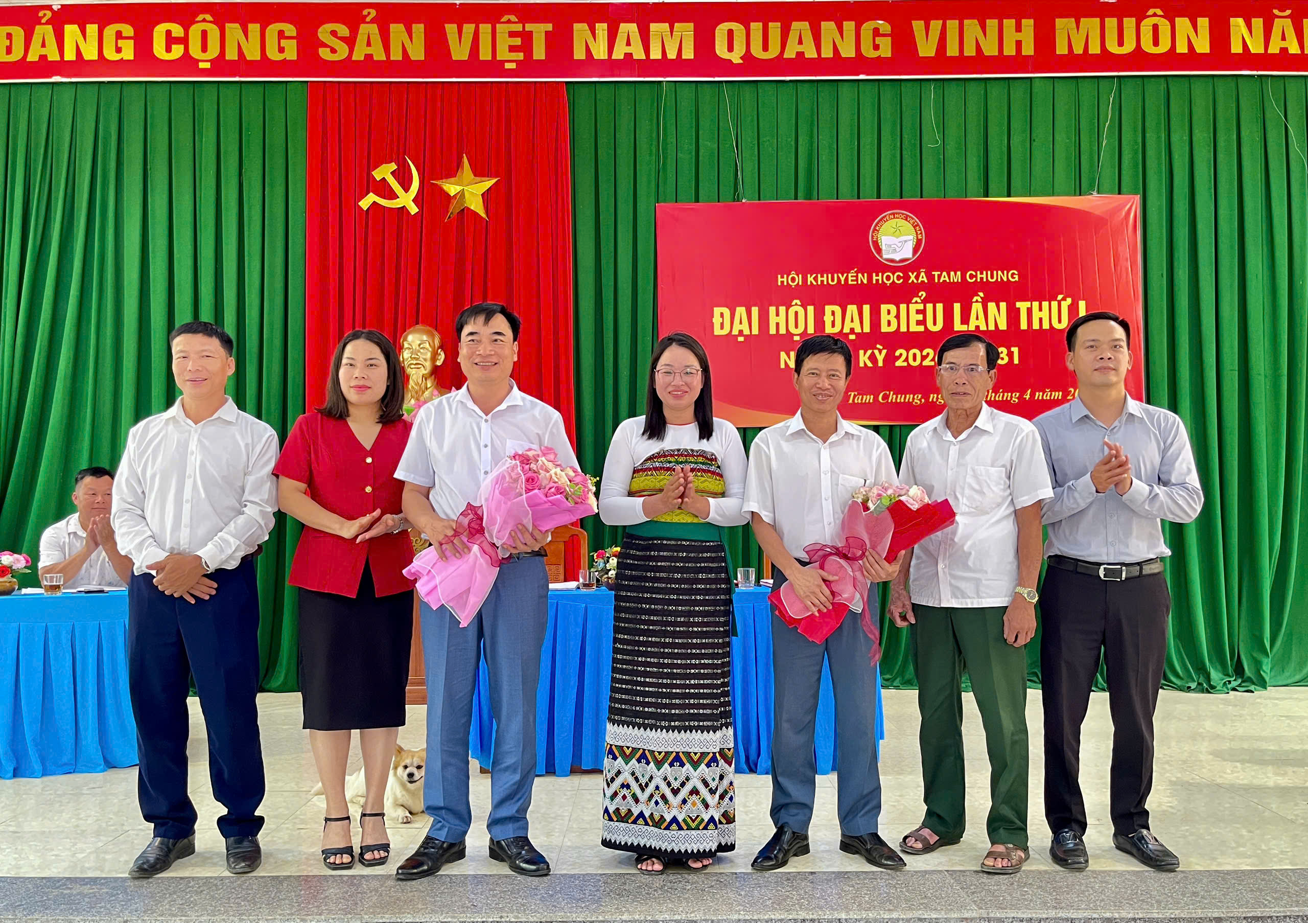 Anh-tin-bai