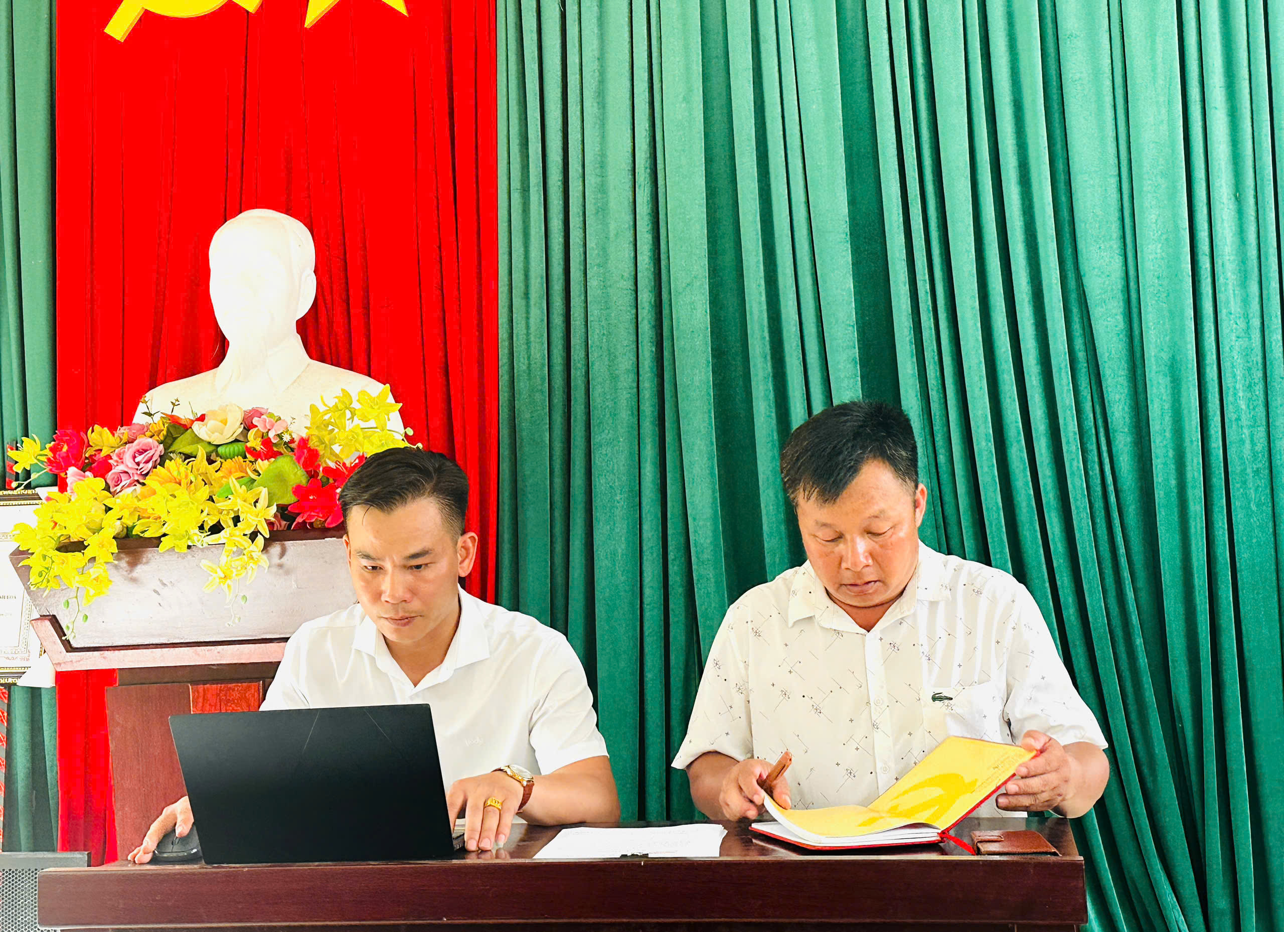 Anh-tin-bai