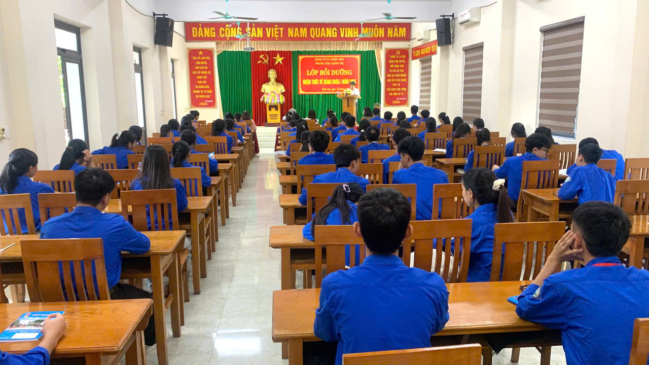 Khai giảng lớp bồi dưỡng nhận thức về Đảng khóa I năm 2025