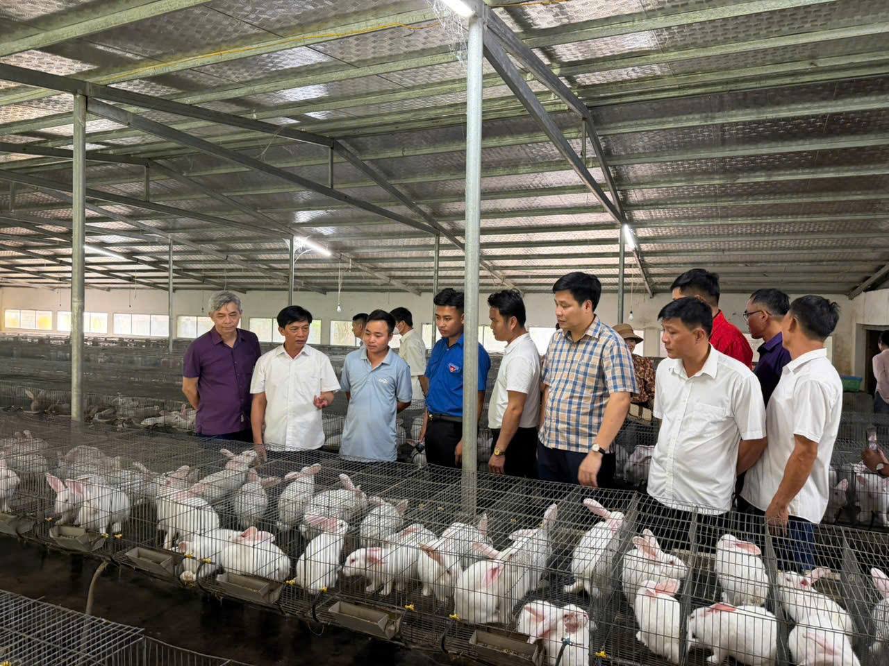 Đoàn công tác xã Trung Hạ thăm quan, học tập kinh nghiệm tại xã Triệu Sơn.