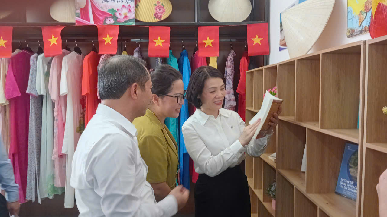Anh-tin-bai