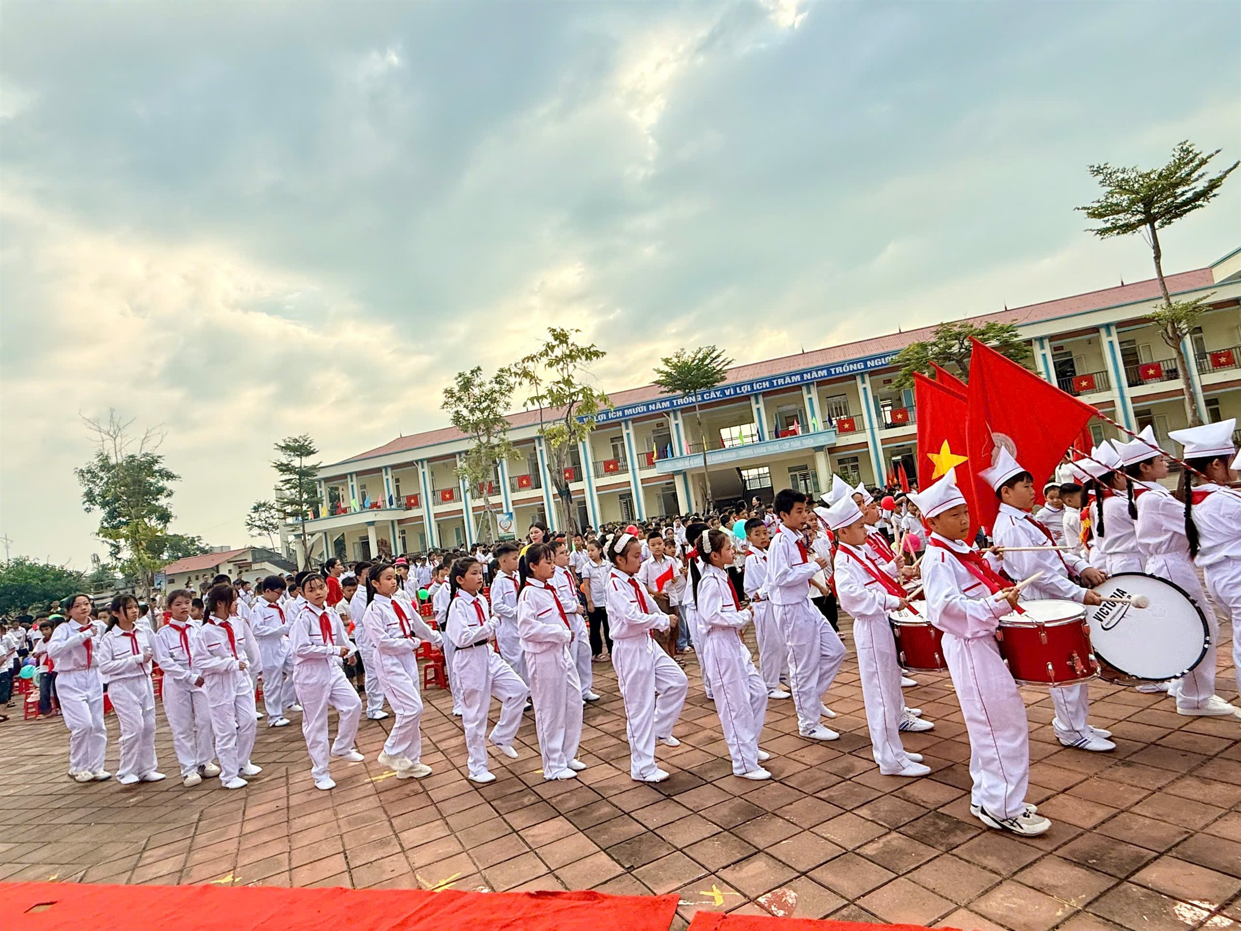 Anh-tin-bai
