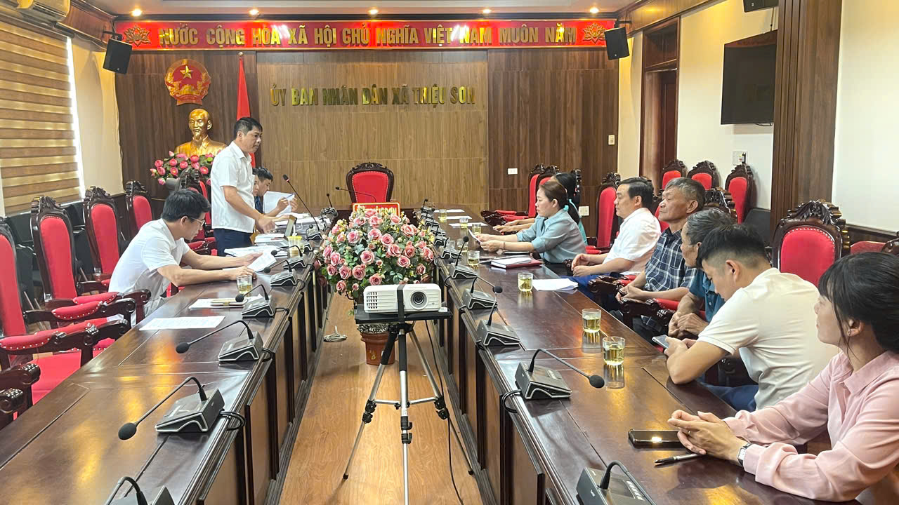 Triệu Sơn tổ chức hội nghị làm việc với các hộ bị ảnh hưởng bởi các dự án Nam Đồng Thiều xã Minh Dân và Dự án Khu dân cư mới thôn 5, xã Dân Lý cũ, nay là thôn Phú Mỹ, xã Triệu Sơn.