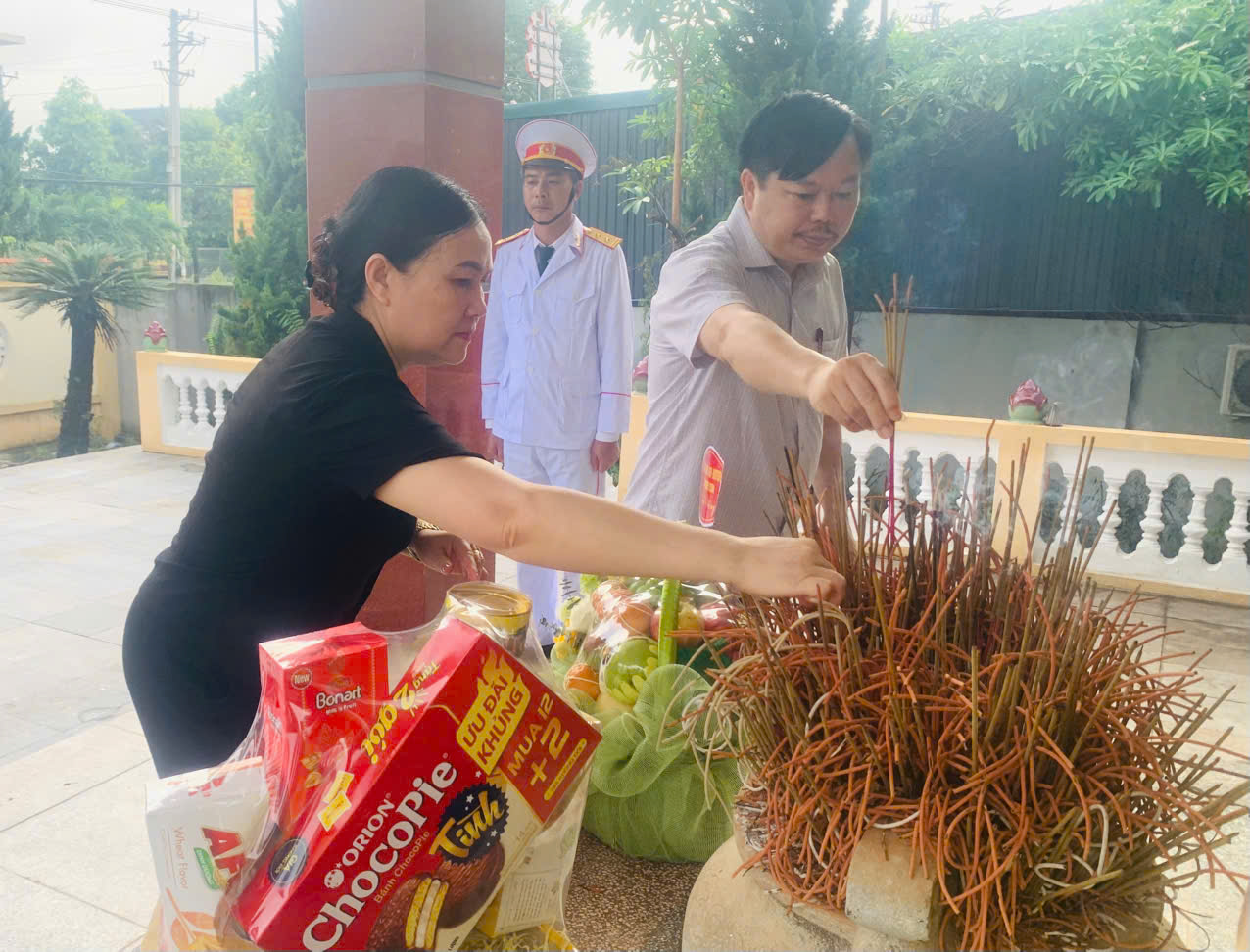 Cán bộ và nhân dân xã Triệu Sơn dâng hương tưởng niệm các anh hùng liệt sĩ nhân kỷ niệm 78 năm ngày Thương binh - Liệt sĩ 