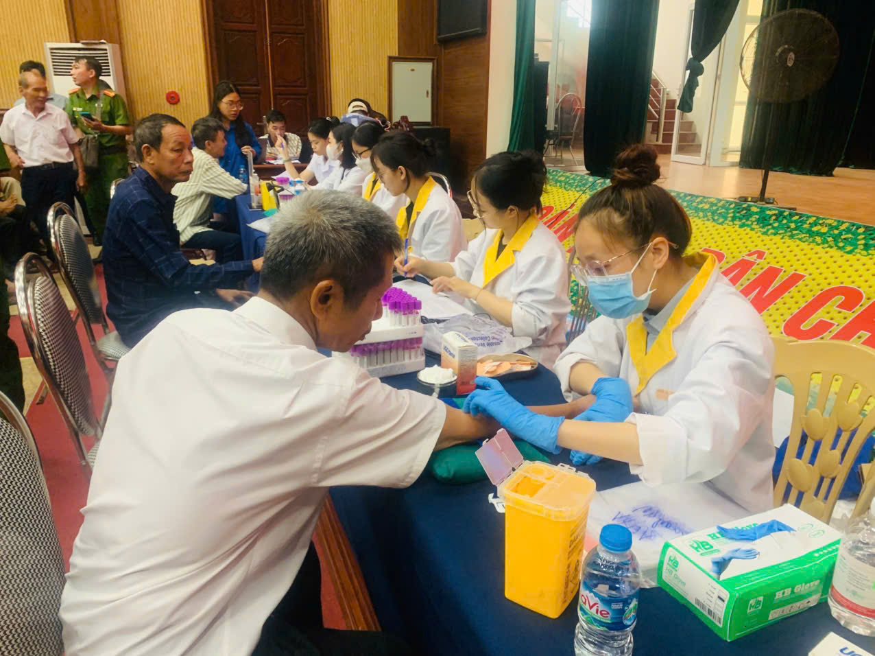 Công an xã Triệu Sơn phối hợp thu nhận mẫu ADN thân nhân liệt sĩ chưa xác định danh tính