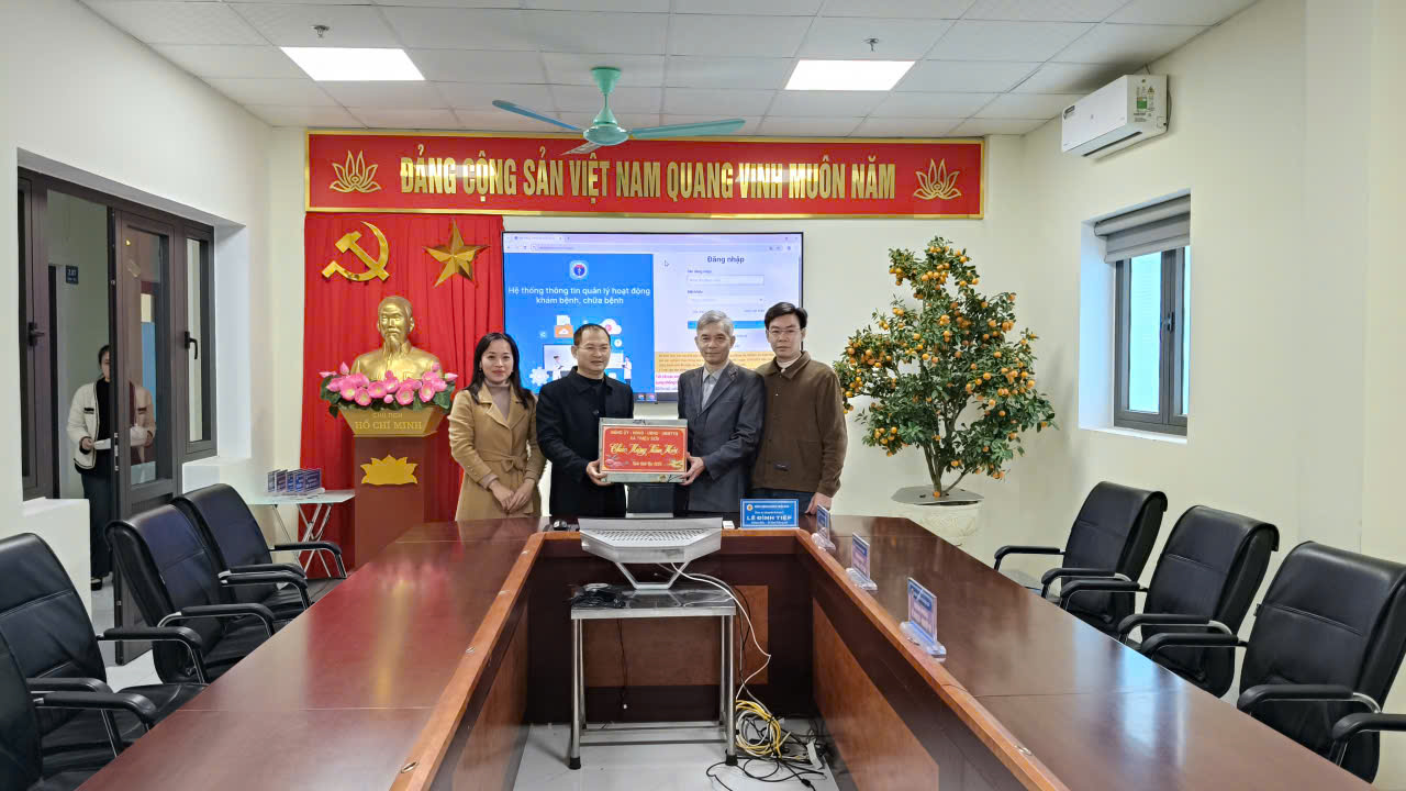 Tặng Quà Chúc Tết Bính Ngọ tại Xã Triệu Sơn 