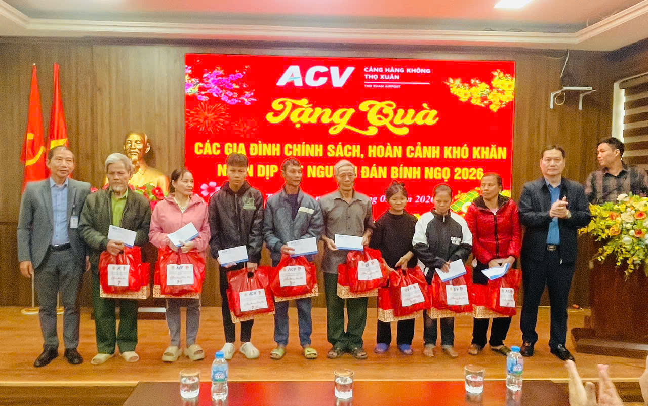 CẢNG HÀNG KHÔNG THỌ XUÂN CHÚC TẾT, TẶNG QUÀ NHÂN DỊP XUÂN BÍNH NGỌ 2026