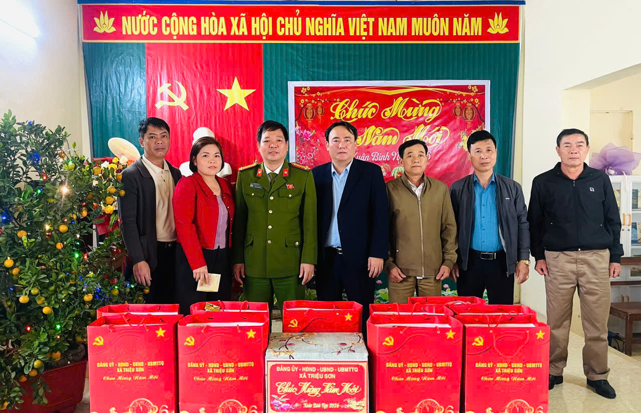 Chủ tịch UBND xã Vũ Văn Ba kiểm tra công tác chuẩn bị bầu cử và thăm, chúc Tết tại các thôn trên địa bàn xã 