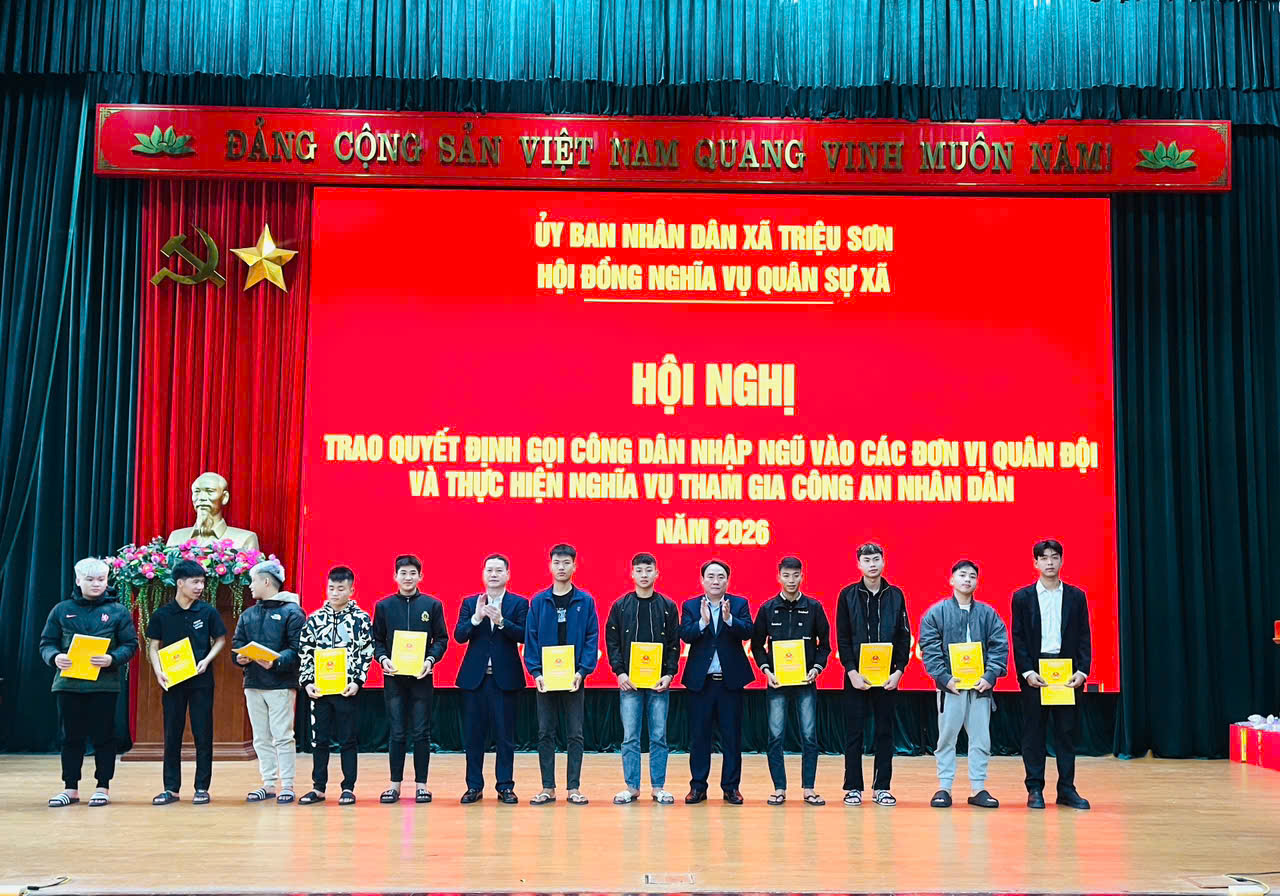 Xã Triệu Sơn giao quyết định gọi công dân nhập ngũ năm 2026
