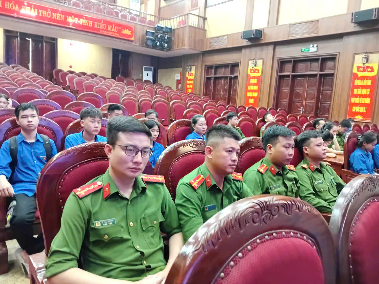 Anh-tin-bai