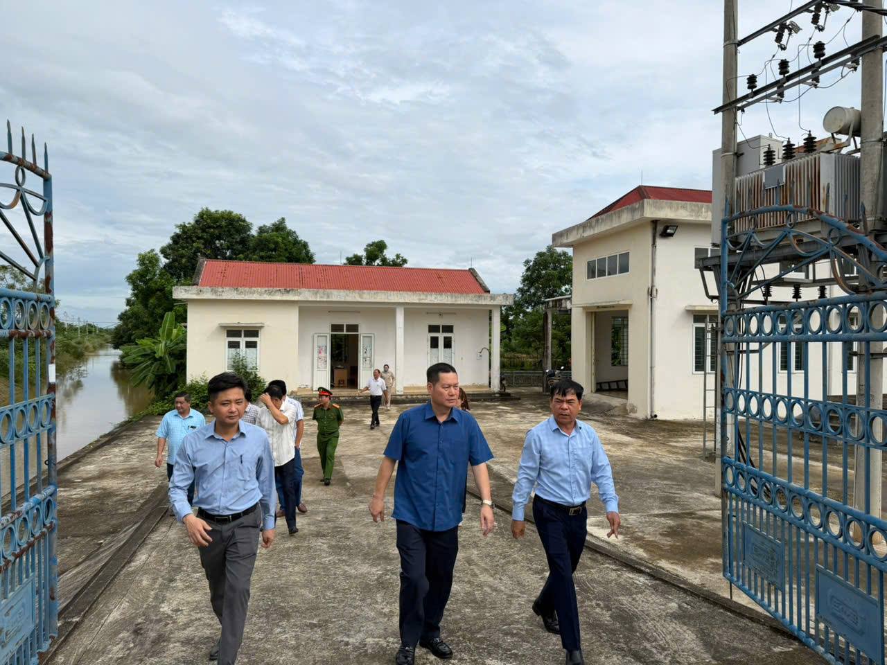 Anh-tin-bai