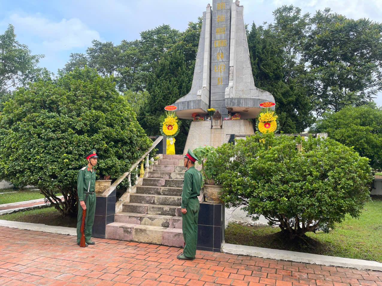 Anh-tin-bai