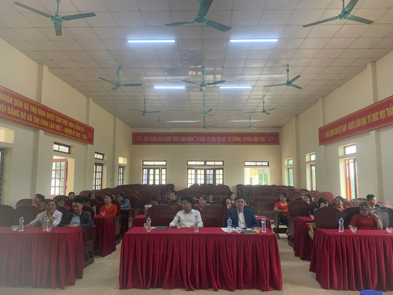 D:\HỘI LHPN\ẢNH PHỤ NỮ\2.jpg