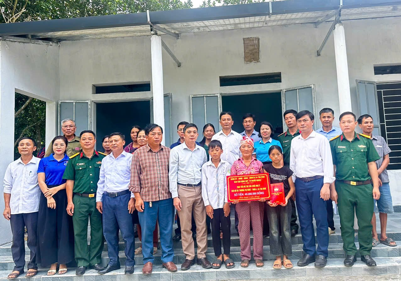 ĐẢNG ỦY, HĐND, UBND, ỦY BAN MTTQ, BAN CHỈ HUY QUÂN SỰ XÃ VÀ CÁN BỘ, CÔNG CHỨC XÃ THỌ BÌNH HỖ TRỢ KINH PHÍ SỬA CHỮA NHÀ Ở CHO HỘ BÀ TRƯƠNG THỊ NGỌC, THÔN 4